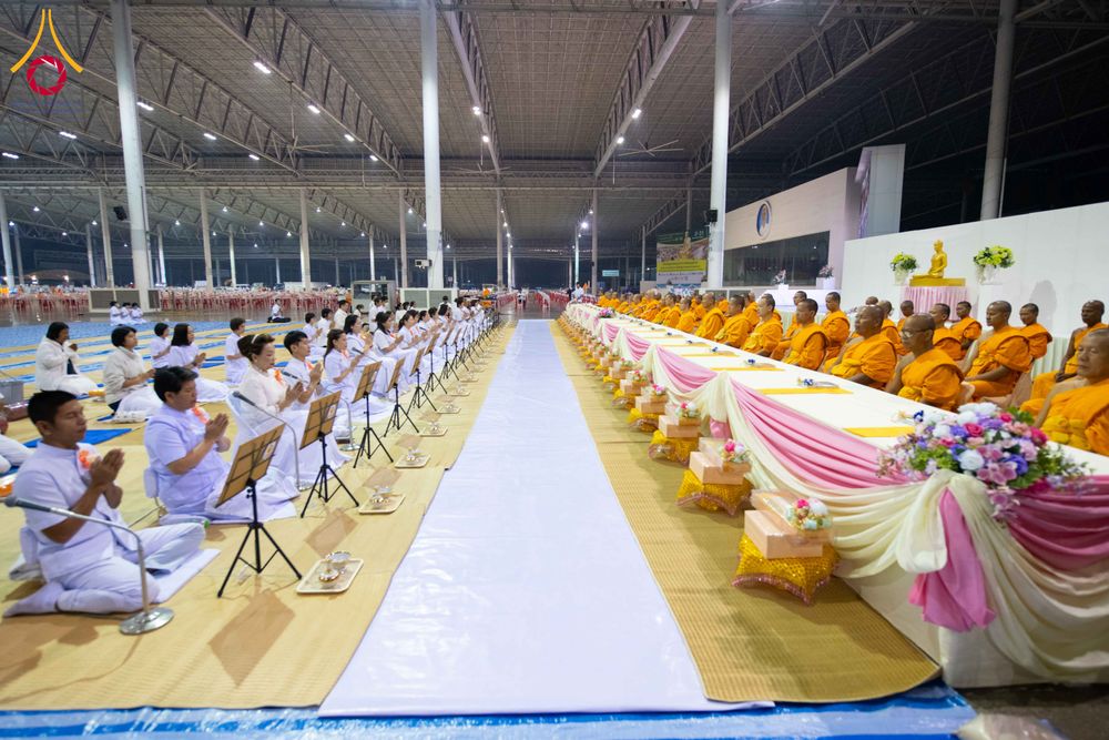 ภาพ No.303859:วันที่ 28 มกราคม พ.ศ. 2569 พิธีถวายภัตตาหารเป็นสังฆทาน แด่พระธรรมยาตรา ณ วัดพระธรรมกาย  จังหวัดปทุมธานี ในโครงการธรรมยาตรา กตัญญูบูชา มหาปูชนียาจารย์ พระมงคลเทพมุนี(สด จนฺทสโร) พระผู้ปราบมาร อนุสรณ์สถาน 7 แห่ง ปีที่ 14