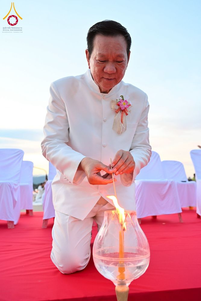 ภาพ No.250459:วันอังคารที่ 7 ตุลาคม พ.ศ. 2568 พิธีจุดประทีปบูชาพระรัตนตรัย ณ ลานธรรมปทุมรัตน์ธรรมเจดีย์ พุทธอุทยานนานาชาติ อ.โพนพิสัย จ.หนองคาย