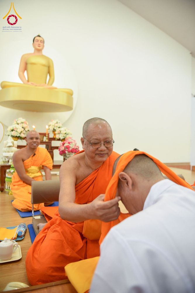 ภาพ No.278106:วันเสาร์ที่ 6 ธันวาคม พ.ศ. 2568 พิธีเวียนประทักษิณ ขอขมามอบผ้าไตร บรรพชาอุปสมบทหมู่ธรรมทายาท จำนวน 53 รูป โครงการอุปสมบทหมู่ รุ่นบูชาธรรมมหาปูชนียาจารย์ ประจำปี 2568 จังหวัดสระบุรี