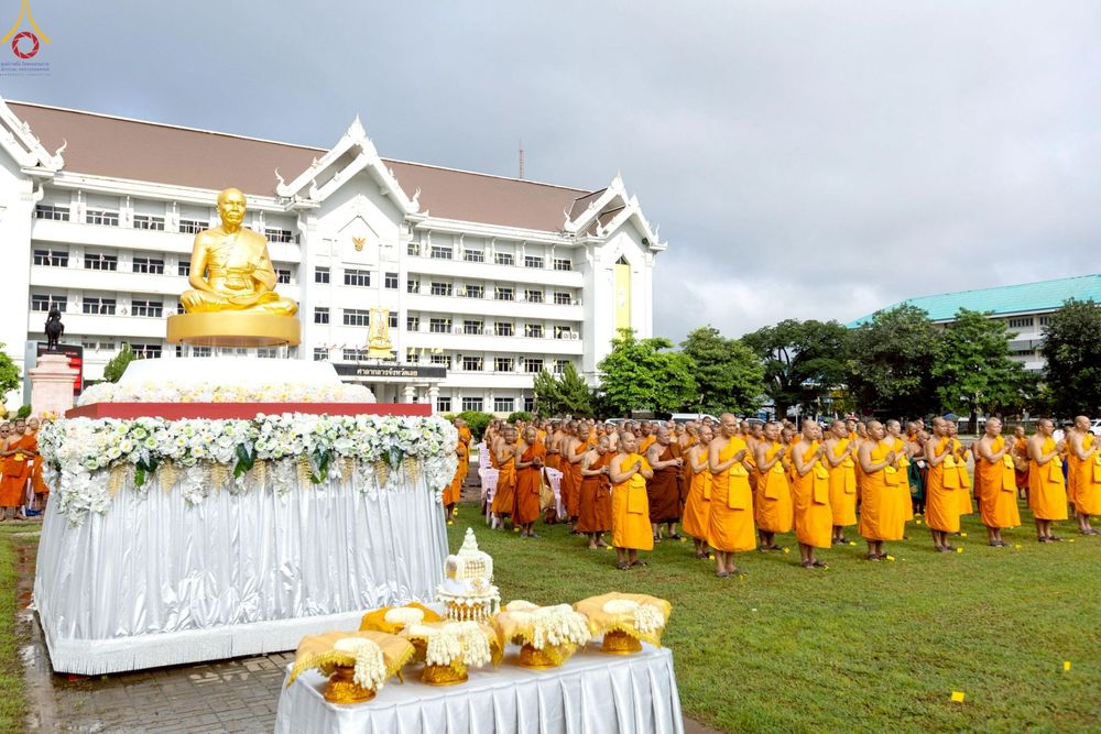 ภาพ No.239185:วันอาทิตย์ที่ 17 สิงหาคม พ.ศ. 2568 พิธีอัญเชิญรูปเหมือนพระมงคลเทพมุนี (สด จันทสโร) ณ ศาลากลางจังหวัดเลย ถึงลานพญานาค สวนสาธารณะกุดป่อง อ.เมือง จ.เลย