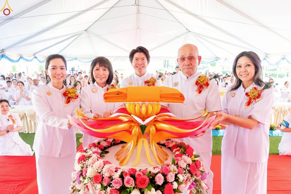 ภาพ No.259322:วันอาทิตย์ที่ 12 ตุลาคม พ.ศ. 2568 พิธีทอดกฐินบรมจักรพรรดิ สร้างอุโบสถ 82 ปี บูชาธรรมหลวงพ่อธัมมชโย ณ วัดพระธรรมกายแคลิฟอร์เนีย ประเทศสหรัฐอเมริกา 