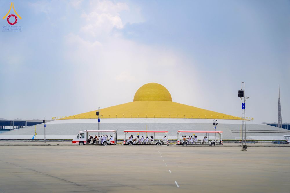 ภาพ No.327690:วันที่ 1-6 พฤษภาคม พ.ศ.2569 ต้อนรับชาวต่างชาติ พระภิกษุ คณะชาวเมียนมาร์  อุบาสิกาชาวอินเดีย เยี่ยมชมวัดพระธรรมกายและสักการะพระมหาธรรมกายเจดีย์