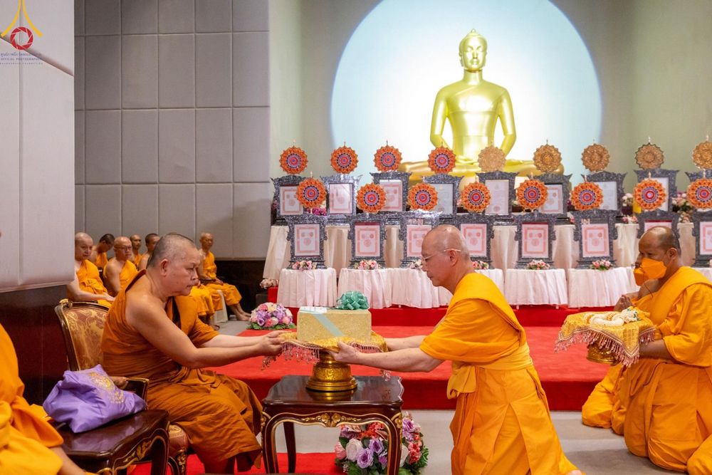 ภาพ No.123249:พิธีพระราชทานสัญญาบัตร พัดยศ และผ้าไตร แด่พระสงฆ์ในเขตปกครองคณะสงฆ์หนกลาง ณ วัดพระศรีมหาธาตุ เขตบางเขน กรุงเทพมหานคร และพิธีมุทิตาสักการะพระสังฆาธิการ ผู้ได้รับเลื่อนและตั้งสมณศักดิ์ ตามพระบรมราชโองการ ณ วัดพระธรรมกาย ในวันที่ 4 กุมภาพันธ์ พ.ศ. 2567