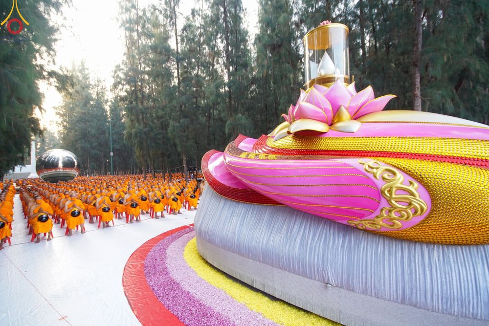 ภาพ No.107386:พิธีตักบาตรพระธรรมยาตราฯ ในโครงการธรรมยาตรากตัญญูบูชา มหาปูชนียาจารย์ พระมงคลเทพมุนี(สด จนฺทสโร) พระผู้ปราบมาร ปีที่ 12 ณ อนุสรณ์สถานมหาวิหารพระมงคลเทพมุนี อ.สองพี่น้อง จ.สุพรรณบุรี วันที่ 7 มกราคม พ.ศ. 2567