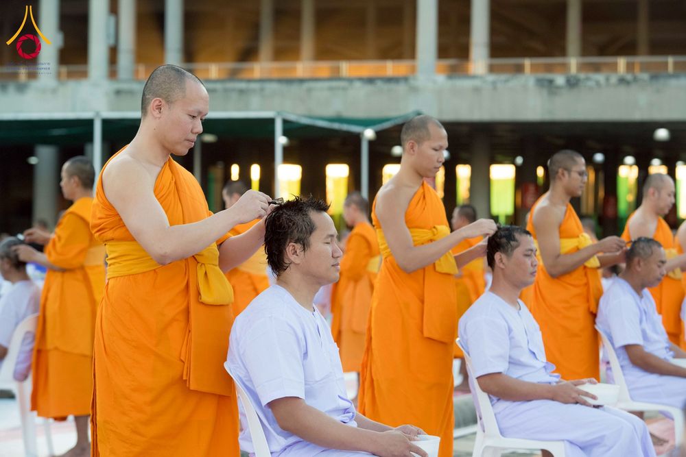 ภาพ No.274760:วันอาทิตย์ที่ 30 พฤศจิกายน พ.ศ. 2568 พิธีปลงผม โครงการอุปสมบทบูชาธรรมมหาปูชนียาจารย์ ปี 2568 ณ ลานธรรมพระมหาธรรมกายเจดีย์ ฝั่งทิศตะวันตก ระหว่างวิหารคดหมายเลข 8 และ 9 วัดพระธรรมกาย