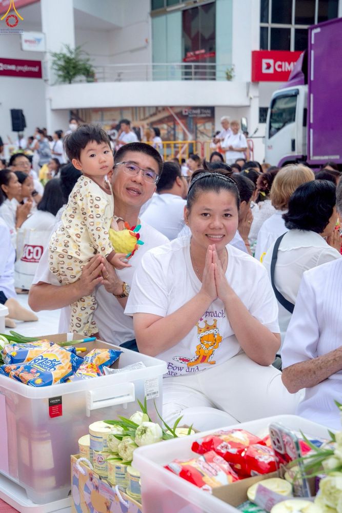 ภาพ No.237070:วันอาทิตย์ที่ 10 สิงหาคม พ.ศ. 2568 มหาสังฆทานครั้งยิ่งใหญ่ ตักบาตรพระ 10,000 รูป ถ.นิพัทธ์อุทิศ 3 ใจกลางนครหาดใหญ่ จ.สงขลา (ชุดที่ 2)