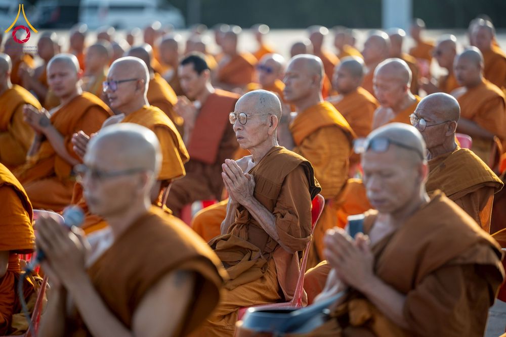 ภาพ No.250551:วันพุธที่ 8 ตุลาคม พ.ศ. 2568 พิธีตักบาตรเทโวโรหณะ ณ ลานธรรมปทุมรัตน์ธรรมเจดีย์ พุทธอุทยานนานาชาติ อ.โพนพิสัย จ.หนองคาย