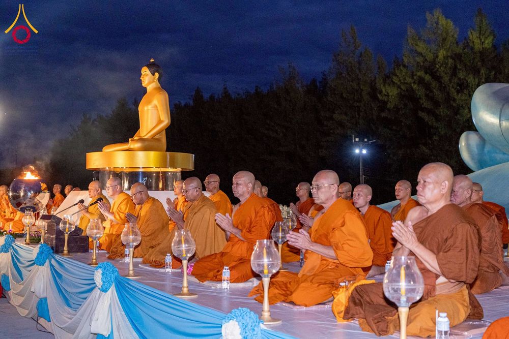 ภาพ No.266113:วันพุธที่ 5 พฤศจิกายน พ.ศ. 2568 (วันพระ ขึ้น 15 ค่ำ เดือน 12) พิธีจุดประทีปโคมลาน, โคมลอย และลอยกระทง ถวายประทีปเป็นพุทธบูชา สร้างความสว่างไสวให้กับแผ่นดินด้วยแสงธรรม ณ พุทธอุทยานนานาชาติ จังหวัดหนองคาย