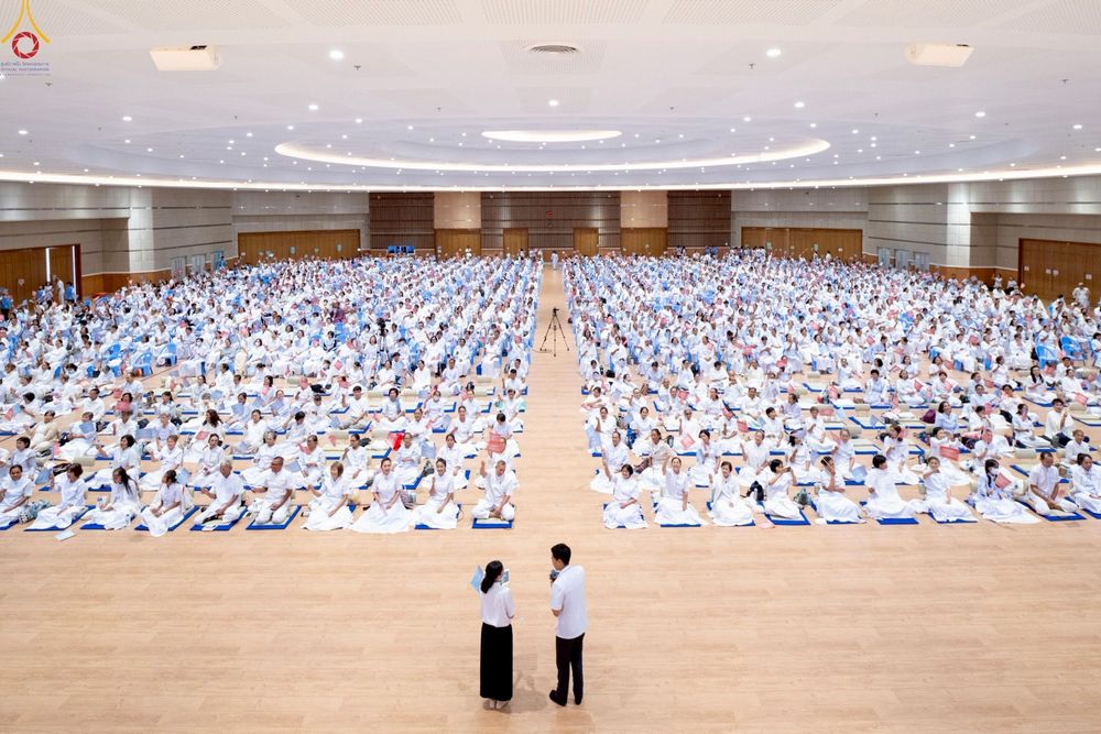 ภาพ No.239906:วันที่ ๒๒ - ๒๔ สิงหาคม พ.ศ. ๒๕๖๘ สัมมนารวมใจผู้นำบุญ บูชาธรรม ๘๑ ปี หลวงพ่อธัมมชโย กฐินสามัคคีทั่วไทย ๓๐,๐๐๐ วัด โครงการอุปสมบทบูชาธรรมมหาปูชนียาจารย์ ๓,๐๐๐ รูป รุ่นที่ ๑