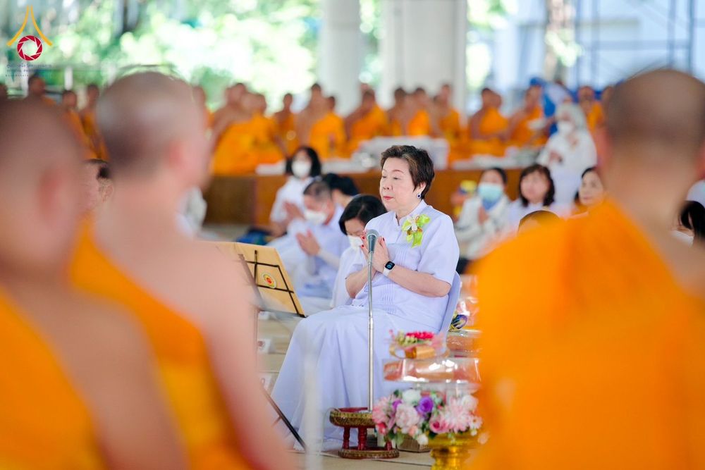 ภาพ No.198072:พิธีถวายภัตตาหารแด่พระภิกษุ สามเณร  บูชาธรรมคุณยายอาจารย์มหารัตนอุบาสิกาจันทร์ ขนนกยูง เนื่องในวาระวันคล้ายวันเกิดครบ 116 ปี วันอาทิตย์ที่ 19 มกราคม พ.ศ. 2568 ณ หอฉันคุณยายอาจารย์ฯ วัดพระธรรมกาย