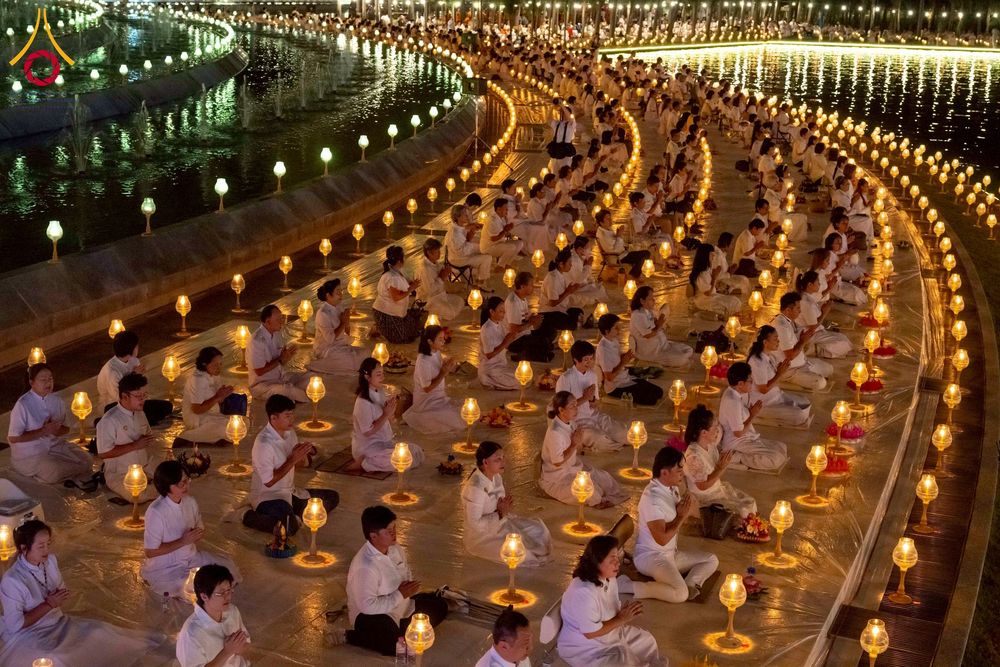 ภาพ No.266308:วันพุธที่ 5 พฤศจิกายน พ.ศ. 2568 (วันพระ ขึ้น 15 ค่ำ เดือน 12) พิธีลอยกระทงธรรม  ณ สระมหาเศรษฐีทะเลบุญ มหาวิหารพระมงคลเทพมุนี วัดพระธรรมกาย จ.ปทุมธานี