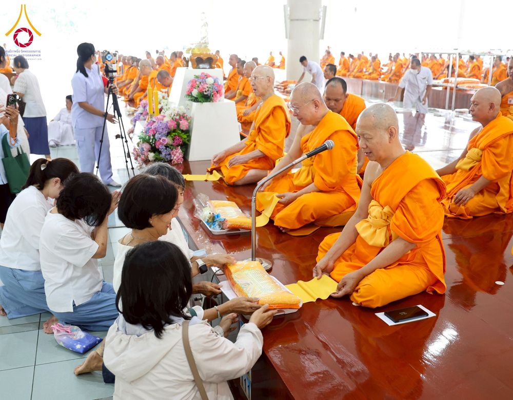 ภาพ No.243853:วันที่ 6 กันยายน พ.ศ. 2568 พิธีถวายภัตตาหารเมนูสวรรค์ เพื่อการบรรลุธรรม ณ หอฉันคุณยายอาจารย์ฯ วัดพระธรรมกาย