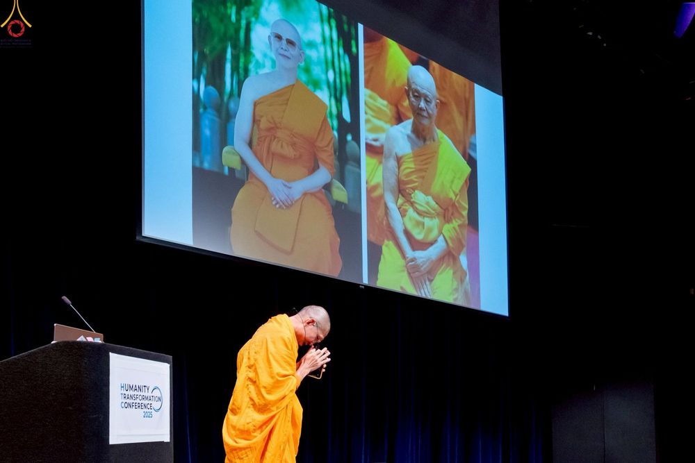 ภาพ No.249799:วันอาทิตย์ที่ 28 กันยายน พ.ศ. 2568 การปฏิบัติธรรมบูชาธรรม 108 ปี แห่งการบรรลุธรรมของหลวงปู่วัดปากน้ำ ได้จุดประทีปสันติภาพไปทั่วโลก และได้ร่วมเสวนาทางปัญญา เพื่อการขยายพระพุทธศาสนาวิชชาธรรมกายไปทั่วโลก  ในงาน HTC Newyork USA