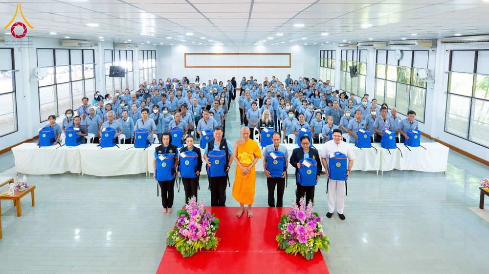 ภาพ No.259709:วันที่ 24 ตุลาคม พ.ศ. 2568 รพ.สต.คลองหนึ่ง อ.คลองหลวง สังกัด อบจ.ปทุมธานี จัดประชุมและมอบครุภัณฑ์ทางการแพทย์ เสริมพลัง อสม. ขับเคลื่อนสุขภาพชุมชนอย่างยั่งยืน ณ วัดพระธรรมกาย