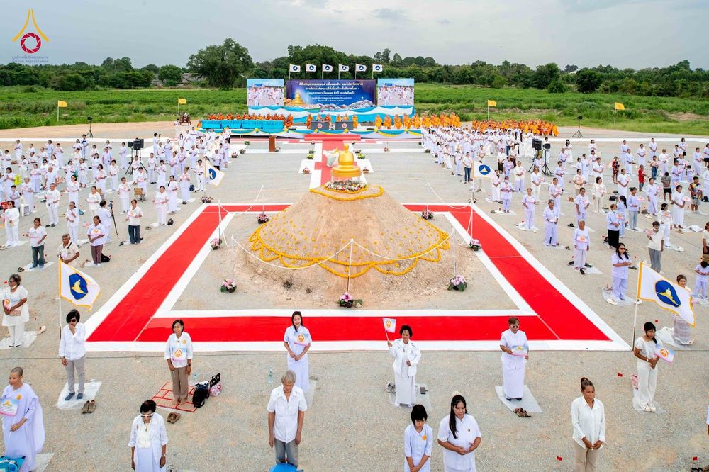 ภาพ No.346621:วันอาทิตย์ที่ 30 สิงหาคม พ.ศ.2569 พิธีทอดผ้าป่า สวดธรรมจักรกัปปวัตนสูตรกลั่นแผ่นดินโปรยรัตนชาติ  สถาปนาองค์พระเจดีย์เพื่อสร้างสันติภาพโลก  ณ ศูนย์ปฏิบัติธรรมพนมสารคาม (เพชรตะวัน) จังหวัดฉะเชิงเทรา