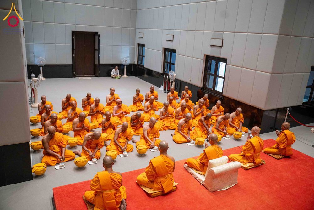 ภาพ No.298249:วันเสาร์ที่ 17 มกราคม พ.ศ. 2569 พิธีบรรพชาอุปสมบท โครงการอุปสมบทหมู่ บูชาธรรมครบ 117 ปี คุณยายอาจารย์มหารัตนอุบาสิกาจันทร์ ขนนกยูง  ณ อุโบสถพระไตรปิฎก วัดพระธรรมกาย