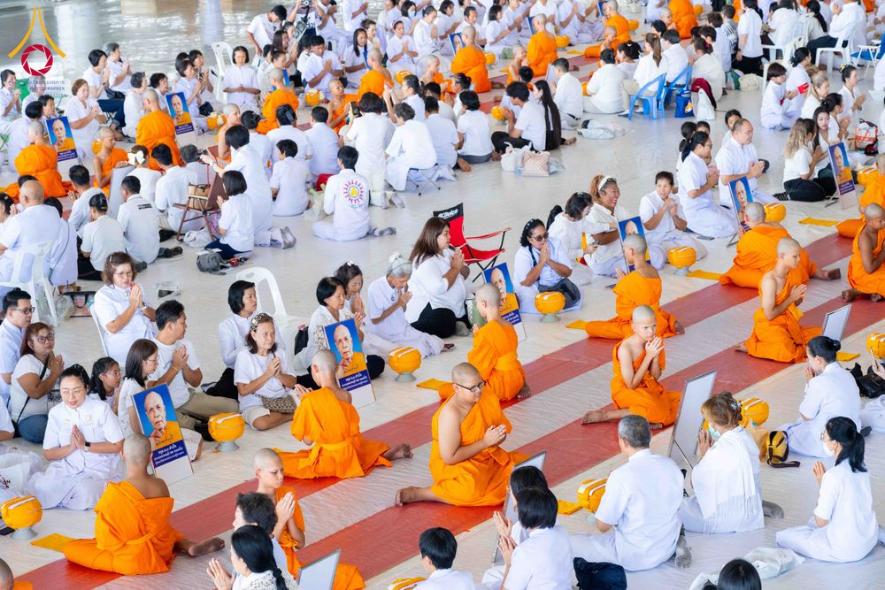 ภาพ No.319583:วันเสาร์ที่ 4 เมษายน พ.ศ.2569 พิธีขอขมา มอบผ้าไตร และถวายบาตรแด่นาคธรรมทายาท ในโครงการบรรพชาสามเณรฟื้นฟูพระพุทธศาสนาทั่วไทย โครงการหน่อแก้วเปรียญธรรม รุ่นที่ 14 โครงการสามเณรยุวธรรมทายาท รุ่นที่ 34 โครงการสามเณรมัชฌิมธรรมทายาท รุ่นที่ 30 ณ สภาธรรมกายสากล