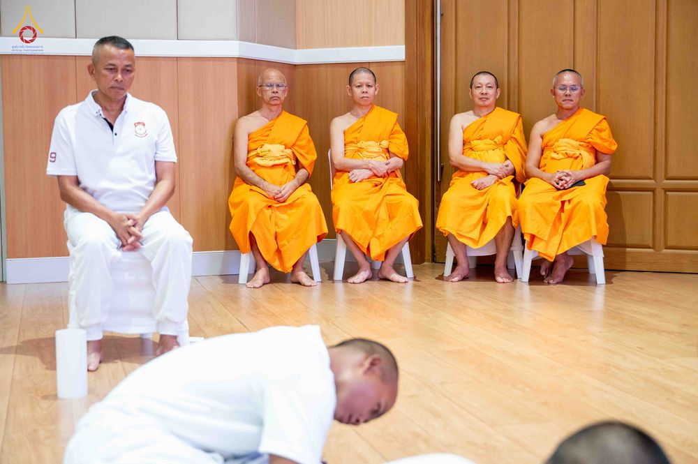 ภาพ No.341531:วันที่ 26 กรกฎาคม พ.ศ. 2569 โครงการพัฒนาคุณธรรม จริยธรรม สำหรับนักเรียนนายสิบตำรวจ (นสต.) รุ่นที่ 17 ศูนย์ฝึกอบรมตำรวจภูธรภาค 1 ได้จัดกิจกรรม  จุดเทียนรวมใจและปฏิบัติธรรมเจริญสมาธิภาวนา เพื่อน้อมอุทิศถวายเป็นพระราชกุศลฯ ณ ศูนย์ปฏิบัติธรรมเวิล์ดพีช วัลเล่