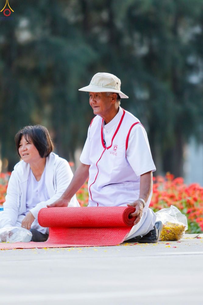 ภาพ No.296097:ภาพเบื้องหลังอาสาสมัครรวมใจ ชุดที่ 1 ในโครงการธรรมยาตรา กตัญญูบูชา มหาปูชนียาจารย์ พระมงคลเทพมุนี(สด จนฺทสโร) พระผู้ปราบมาร อนุสรณ์สถาน 7 แห่ง ปีที่ 14