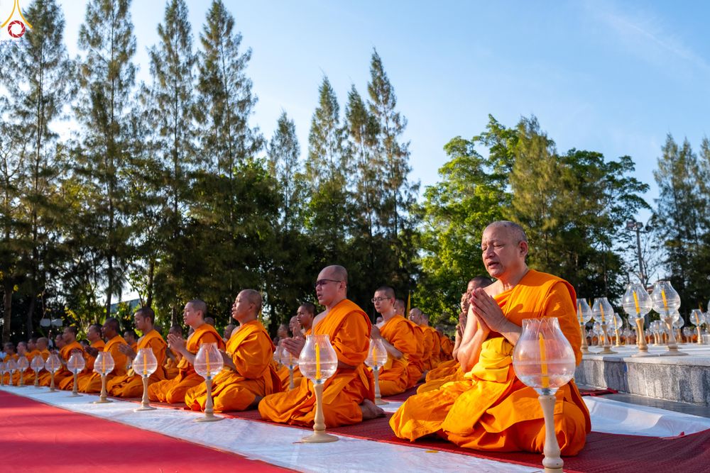 ภาพ No.291974:วันที่ 10 มกราคม พ.ศ. 2569 พิธีจุดประทีปถวายเป็นพุทธบูชา และบูชาธรรมมหาปูชนียาจารย์  ณ อนุสรณ์สถานคลองบางนางแท่น อ.สามพราน จ.นครปฐม ในโครงการธรรมยาตรา กตัญญูบูชา มหาปูชนียาจารย์ พระมงคลเทพมุนี(สด จนฺทสโร) พระผู้ปราบมาร อนุสรณ์สถาน 7 แห่ง ปีที่ 14