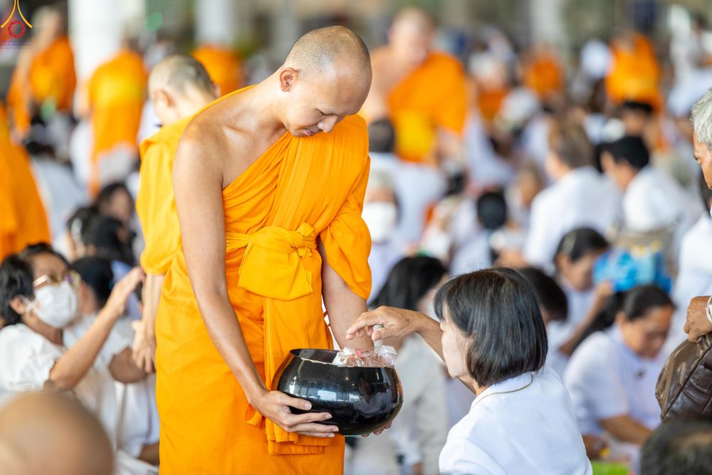 ภาพ No.318191:วันอาทิตย์ต้นเดือนที่ 5 เมษายน พ.ศ.2569 พิธีตักบาตร ณ บ้านแก้วเรือนทองคุณยายอาจารย์ฯ วัดพระธรรมกาย