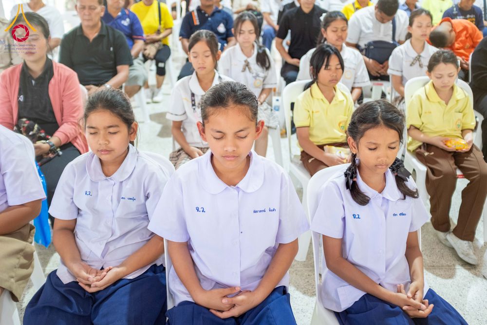ภาพ No.291110:วันจันทร์ที่ 5 มกราคม พ.ศ. 2569  วัดพระธรรมกาย มูลนิธิธรรมกาย  จัดพิธีมอบของขวัญสนับสนุนการจัดกิจกรรมงานวันเด็กแห่งชาติ ประจำปี พ.ศ. 2569 ให้แก่องค์กรภาคีเครือข่ายกว่า 200 องค์กร ณ วัดพระธรรมกาย อ.คลองหลวง จ.ปทุมธานี