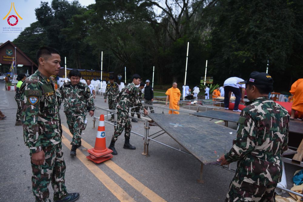 ภาพ No.285991:วันเสาร์ที่ 13 ธันวาคม พ.ศ.2568 พิธีตักบาตรพระภิกษุสามเณร 1,000 รูป ณ บริเวณหน้าอุทยานแห่งชาติเขาใหญ่ อำเภอปากช่อง จ.นครราชสีมา