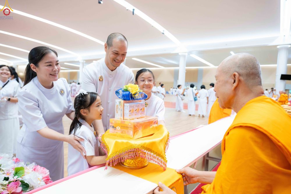 ภาพ No.343665:วันที่ 16 สิงหาคม พ.ศ.2569 พิธีถวายคิลานเภสัช และอุปกรณ์ทางการแพทย์ ณ ห้องแก้วสารพัดนึก2 วัดพระธรรมกาย