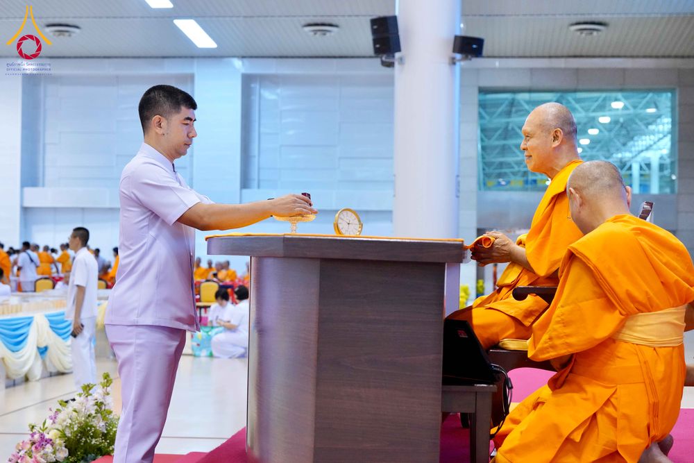 ภาพ No.338083:วันอาทิตย์ต้นเดือน 5 กรกฎาคม พ.ศ.2569 สัมมนาพิเศษ พิธีมอบพระของขวัญ ณ ห้องแก้วสารพัด1 วัดพระธรรมกาย