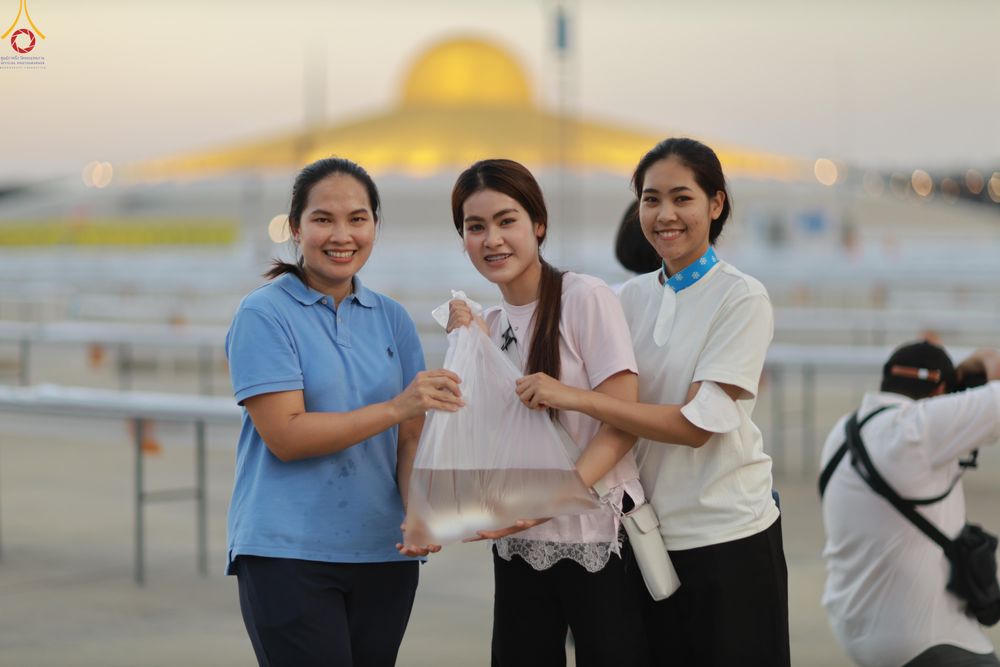 ภาพ No.320449:วันที่ 9 เมษายน พ.ศ.2569 การเตรียมงาน มัดถุงน้ำ ถ่วงขาโต๊ะไทยธรรม เพื่องานถวายมหาสังฆทาน 40,000 กว่าวัดทั่วประเทศ วันคุ้มครองโลก 22 เมษายน พ.ศ.2569 วัดพระธรรมกาย