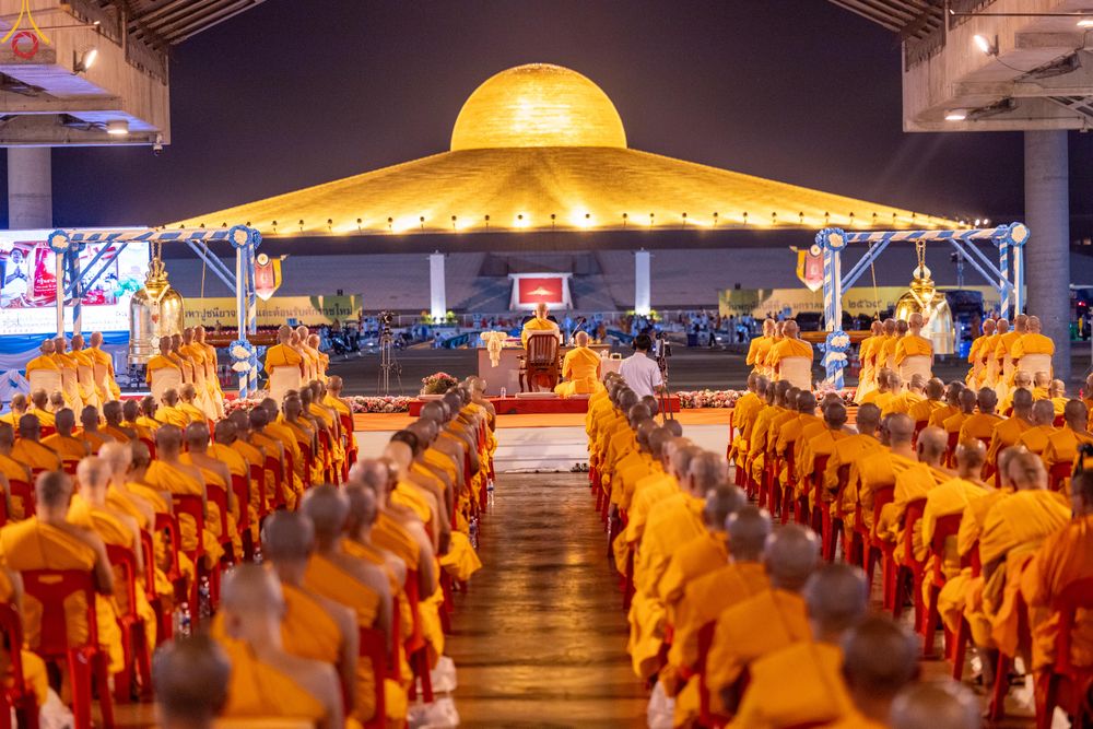 ภาพ No.280296:วันที่ 31 ธันวาคม พ.ศ.2568 -วันที่ 1 มกราคม พ.ศ.2569 พิธีฉลองชัยสวดมนต์บทธัมมจักกับปปวัตนสูตร ครบ 8,000,000,000 จบ , พิธีสวดมนต์ข้ามปี ณ วัดพระธรรมกาย