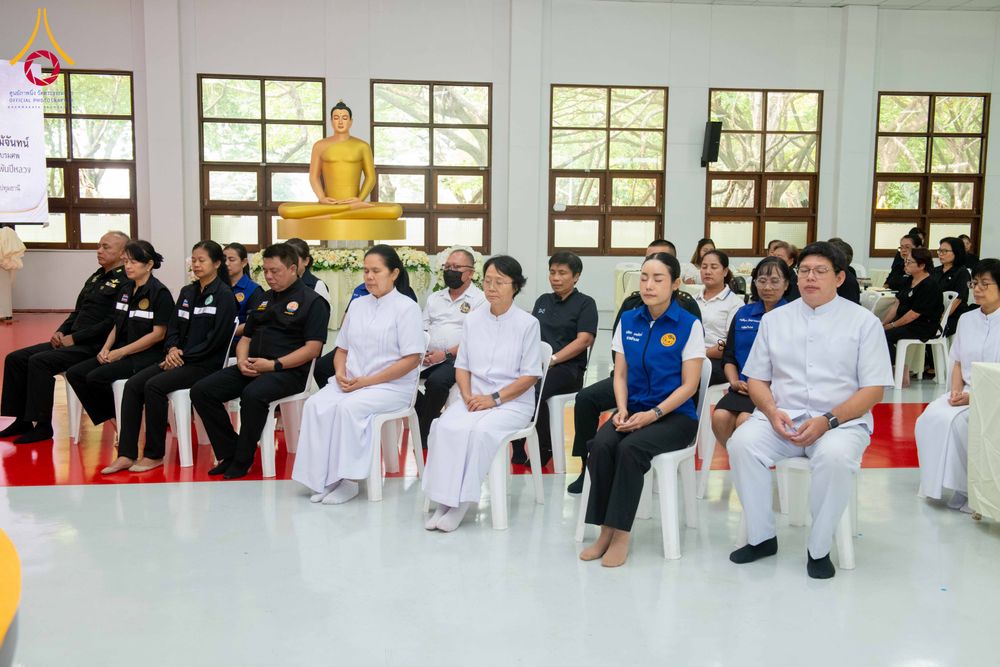 ภาพ No.327432:วันศุกร์ที่ 1 พฤษภาคม พ.ศ. 2569 รวมใจพสกนิกรชาวอำเภอคลองหลวง ประดิษฐ์ดอกไม้จันทน์ เพื่อใช้ในพิธีถวายดอกไม้จันทน์ในงานพระราชพิธีถวายพระเพลิงพระบรมศพ สมเด็จพระนางเจ้าสิริกิติ์ พระบรมราชินีนาถ พระบรมราชชนนีพันปีหลวง ณ วัดพระธรรมกาย