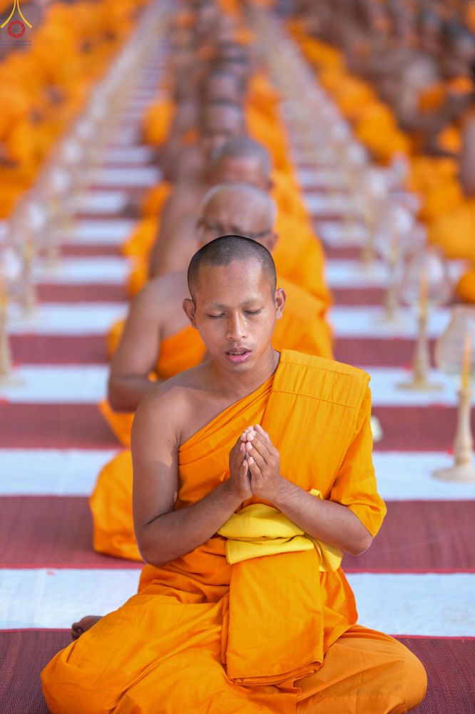 ภาพ No.290045:วันที่ 6 มกราคม พ.ศ. 2569 พิธีจุดประทีปถวายเป็นพุทธบูชา และบูชาธรรมมหาปูชนียาจารย์ (ภาพชุดที่ 2) ณ อนุสรณ์สถานมหาวิหารพระมงคลเทพมุนี (โลตัสแลนด์) อ.สองพี่น้อง จ.สุพรรณบุรี ในโครงการธรรมยาตรา กตัญญูบูชา มหาปูชนียาจารย์ พระมงคลเทพมุนี(สด จนฺทสโร) พระผู้ปรา