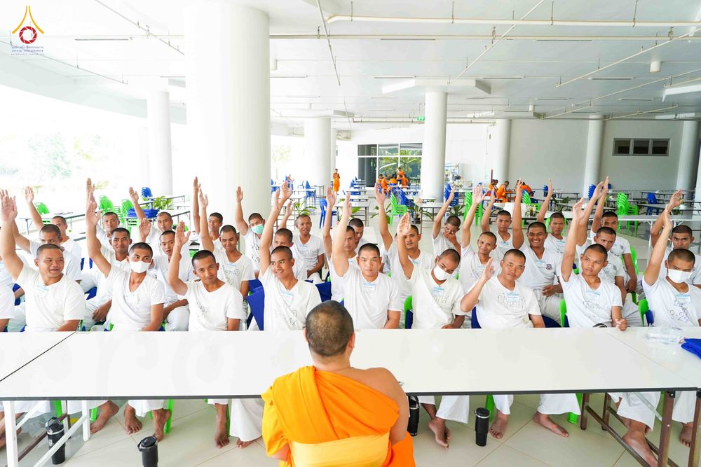 ภาพ No.341098:วันที่ 26 กรกฎาคม พ.ศ. 2569 โครงการพัฒนาคุณธรรม จริยธรรม สำหรับนักเรียนนายสิบตำรวจ (นสต.) รุ่นที่ 17 ศูนย์ฝึกอบรมตำรวจภูธรภาค 1 ได้จัดกิจกรรม ตักบาตรเพื่อน้อมอุทิศถวายเพื่อเป็นพระราชกุศลฯ  และปฏิบัติธรรม ติวธรรมมะ ณ ศูนย์ปฏิบัติธรรมเวิล์ดพีช วัลเล่ย์ (Wo