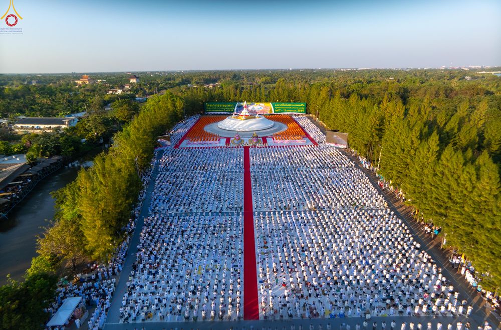 ภาพ No.291944:วันที่ 10 มกราคม พ.ศ. 2569 พิธีจุดประทีปถวายเป็นพุทธบูชา และบูชาธรรมมหาปูชนียาจารย์  ณ อนุสรณ์สถานคลองบางนางแท่น อ.สามพราน จ.นครปฐม ในโครงการธรรมยาตรา กตัญญูบูชา มหาปูชนียาจารย์ พระมงคลเทพมุนี(สด จนฺทสโร) พระผู้ปราบมาร อนุสรณ์สถาน 7 แห่ง ปีที่ 14