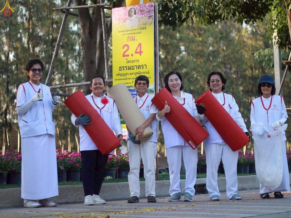 ภาพ No.296066:ภาพเบื้องหลังอาสาสมัครรวมใจ ชุดที่ 1 ในโครงการธรรมยาตรา กตัญญูบูชา มหาปูชนียาจารย์ พระมงคลเทพมุนี(สด จนฺทสโร) พระผู้ปราบมาร อนุสรณ์สถาน 7 แห่ง ปีที่ 14