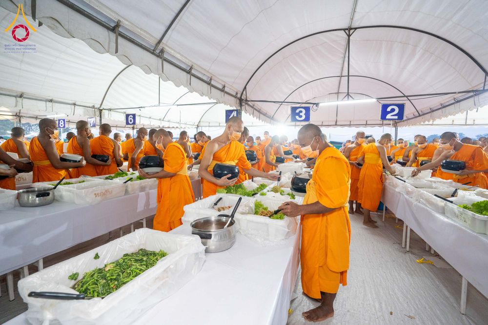 ภาพ No.300311:วันที่ 22 มกราคม พ.ศ. 2569 พิธีถวายภัตตาหารเป็นสังฆทาน แด่พระธรรมยาตรา ณ อนุสรณ์สถานบางปลา วัดบางปลา อำเภอบางเลน จังหวัดนครปฐม ในโครงการธรรมยาตรา กตัญญูบูชา มหาปูชนียาจารย์ พระมงคลเทพมุนี(สด จนฺทสโร) พระผู้ปราบมาร อนุสรณ์สถาน 7 แห่ง ปีที่ 14