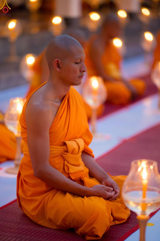 ภาพ No.297108:วันที่ 17 มกราคม พ.ศ. 2569 พิธีจุดประทีปถวายเป็นพุทธบูชา และบูชาธรรมมหาปูชนียาจารย์ (ภาพชุดที่ 2) ณ วัดโบสถ์บน ต.บางคูเวียง จ.นนทบุรี อนุสรณ์สถานลำดับที่ 4 สถานที่เกิดด้วยกายธรรม ในโครงการธรรมยาตรา กตัญญูบูชา มหาปูชนียาจารย์ พระมงคลเทพมุนี(สด จนฺทสโร) พร