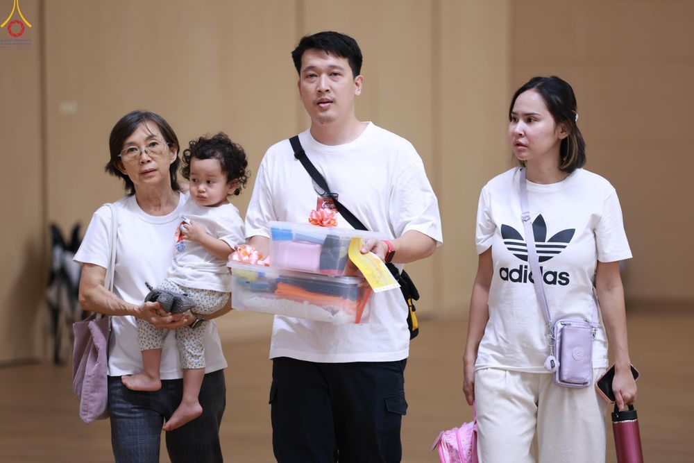 ภาพ No.280502:วันที่ 28 ธันวาคม พ.ศ.2568 พิธีถวายอุปกรณ์ทำความสะอาด ณ ห้องแก้วสารพัดนึก วัดพระธรรมกาย