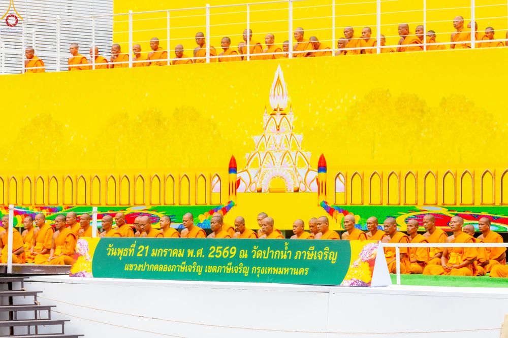 ภาพ No.300023:วันที่ 22 มกราคม พ.ศ.2569 พระธรรมยาตราปฏิบัติธรรม และถ่ายภาพหมู่ประวัติศาสตร์ ณ อาคารธรรมยาตรา กตัญญูบูชามหาปูชนียาจารย์  ตรงข้ามวัดปากน้ำภาษีเจริญ จ.กรุงเทพมหานคร ในโครงการธรรมยาตรา กตัญญูบูชา มหาปูชนียาจารย์ พระมงคลเทพมุนี(สด จนฺทสโร) พระผู้ปราบมาร อนุ