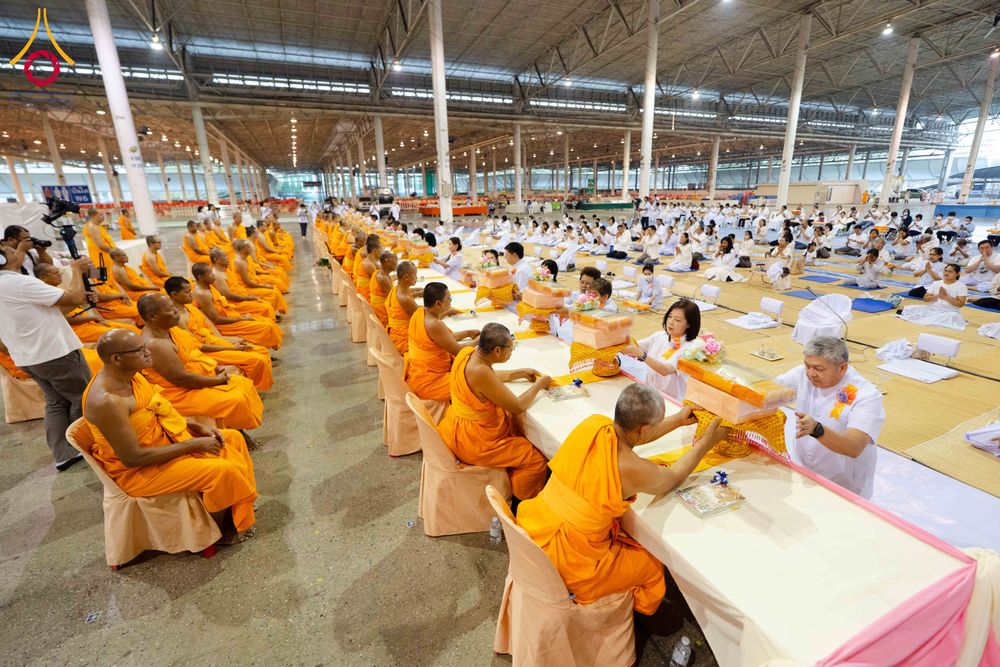 ภาพ No.306217:วันที่ 30 มกราคม พ.ศ. 2569 พิธีถวายภัตตาหารเป็นสังฆทาน แด่พระธรรมยาตรา ณ วัดพระธรรมกาย  จังหวัดปทุมธานี ในโครงการธรรมยาตรา กตัญญูบูชา มหาปูชนียาจารย์ พระมงคลเทพมุนี(สด จนฺทสโร) พระผู้ปราบมาร อนุสรณ์สถาน 7 แห่ง ปีที่ 14