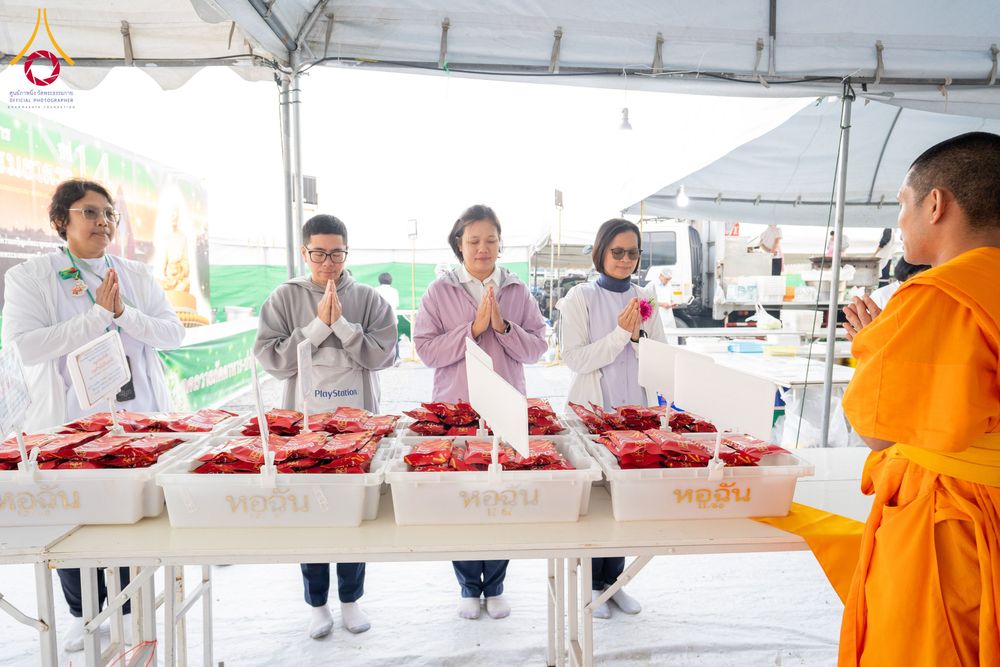 ภาพ No.292265:วันที่ 11 มกราคม พ.ศ. 2569 พิธีถวายภัตตาหารเป็นสังฆทาน แด่พระธรรมยาตรา ในโครงการธรรมยาตรา กตัญญูบูชา มหาปูชนียาจารย์ พระมงคลเทพมุนี(สด จนฺทสโร) พระผู้ปราบมาร อนุสรณ์สถาน 7 แห่ง ปีที่ 14 ณ  อนุสรณ์สถานลำดับที่ 2  สถานที่ตั้งมโนปณิธานบวชตลอดชีวิต อนุสรณ์สถ