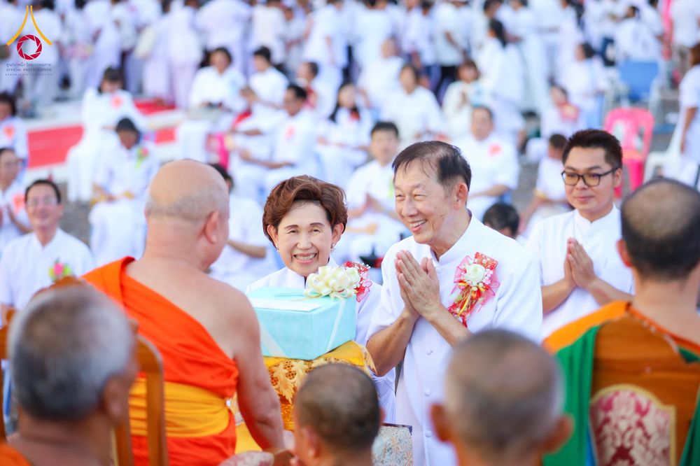 ภาพ No.342060:วันอาทิตย์ที่ 26 กรกฎาคม พ.ศ.2569 พิธีทอดผ้าป่า กลั่นแผ่นดิน โปรยรัตนชาติ   และเทคอนกรีต เสาเข็มเจาะมหามงคลแห่งแรก   สถาปนาองค์พระเจดีย์เพื่อสร้างสันติภาพโลก ณ ศูนย์ปฏิบัติธรรมสระบุรี อ.พระพุทธบาท จ.สระบุรี