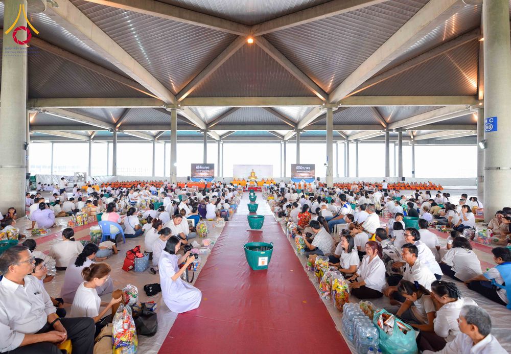 ภาพ No.320720:วันที่ 11 เมษายน พ.ศ.2569 พิธีตักบาตรฉลองสามเณรใหม่ โครงการบรรพชาสามเณรกล้าตะวัน ณ มหารัตนวิหาคด คอร์ 25 ชั้น 2 วัดพระธรรมกาย