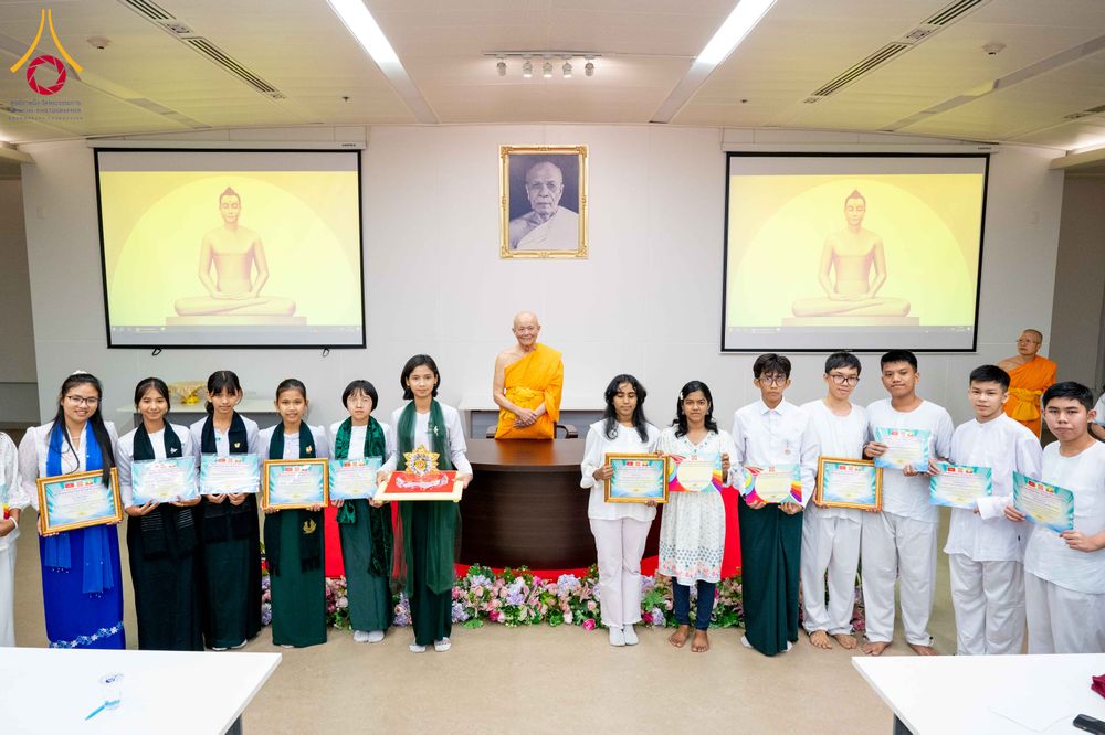 ภาพ No.313141:วันที่ 4 มีนาคม พ.ศ. 2559 หลวงพ่อทัตตชีโว รองเจ้าอาวาสวัดพระธรรมกาย ได้เมตตาถวายการต้อนรับปฏิสันถารพระอาคันตุกะจาก 19 ประเทศ ที่เดินทางมาร่วมงานวันมาฆบูชา ณ วัดพระธรรมกาย