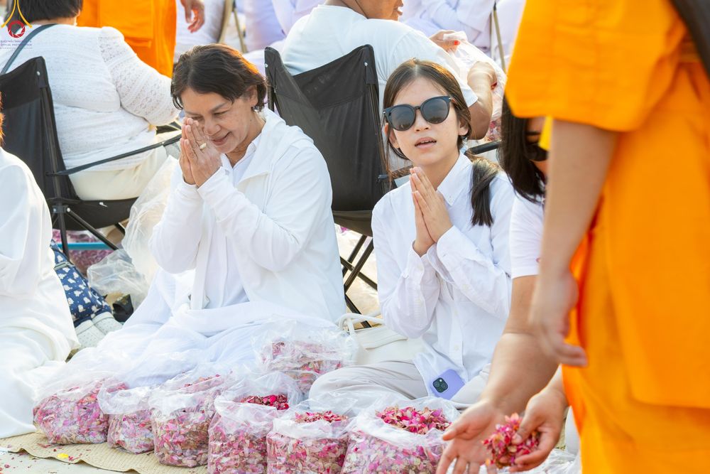 ภาพ No.299630:วันที่ 18 มกราคม พ.ศ. 2569 พิธีต้อนรับพระธรรมยาตรา (ภาพชุดที่ 2) ณ อนุสรณ์สถานลำดับที่ 5  สถานที่เผยแผ่วิชชาธรรมกายครั้งแรก อนุสรณ์สถานบางปลา วัดบางปลา อำเภอบางเลน จังหวัดนครปฐม ในโครงการธรรมยาตรา กตัญญูบูชา มหาปูชนียาจารย์ พระมงคลเทพมุนี(สด จนฺทสโร) พระ