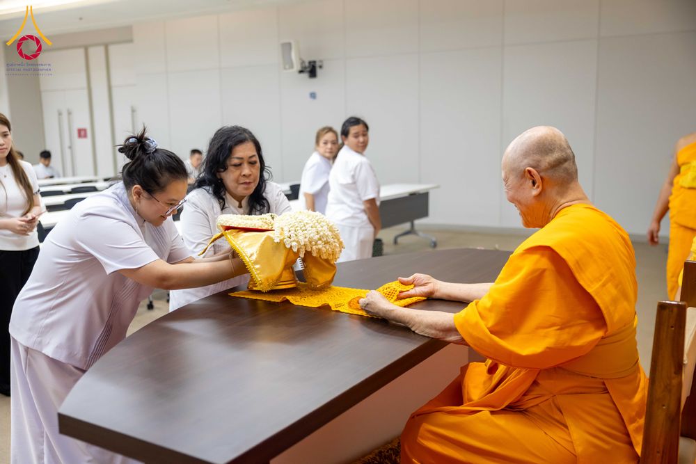 ภาพ No.324885:วันพฤหัสบดีที่ 23 เมษายน พ.ศ.2569  หลวงพ่อทัตตชีโว รองเจ้าอาวาสวัดพระธรรมกาย ถวายการต้อนรับและปฏิสันถารคณะชาวอินโดนีเซีย