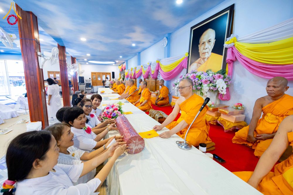 ภาพ No.295858:วันที่ 17 มกราคม พ.ศ. 2569 พิธีถวายภัตตาหารเป็นสังฆทาน แด่พระธรรมยาตรา ณ วัดโบสถ์บน ต.บางคูเวียง จ.นนทบุรี อนุสรณ์สถานลำดับที่ 4 สถานที่เกิดด้วยกายธรรม ในโครงการธรรมยาตรา กตัญญูบูชา มหาปูชนียาจารย์ พระมงคลเทพมุนี(สด จนฺทสโร) พระผู้ปราบมาร อนุสรณ์สถาน 7 แ