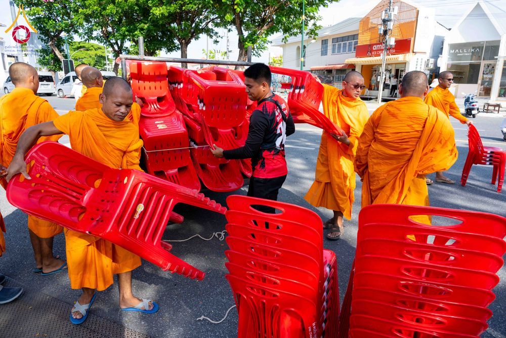 ภาพ No.329450:วันอาทิตย์ที่ 24 พฤษภาคม พ.ศ. 2569 พิธีตักบาตรพระ 1,000 รูป เพื่อถวายเป็นพุทธบูชาในเทศกาลวิสาขบูชาโลก และ ถวายเป็นพระราชกุศล  ณ ลานศิลปวัฒนธรรม เมืองปัตตานี จ.ปัตตานี