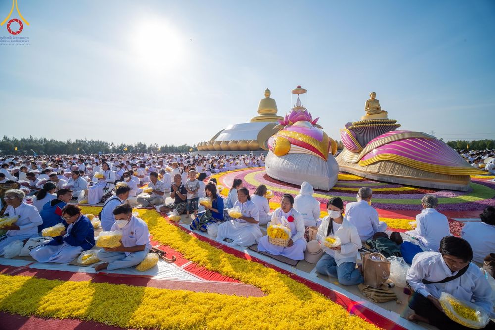 ภาพ No.198137:พิธีต้อนรับพระธรรมยาตรา ณ อนุสรณ์สถานลำดับที่ 5 สถานที่เผยแผ่วิชชาธรรมกายครั้งแรก อนุสรณ์สถานบางปลา วัดบางปลา อำเภอบางเลน จังหวัดนครปฐม ในโครงการธรรมยาตรา กตัญญูบูชา มหาปูชนียาจารย์ พระมงคลเทพมุนี(สด จนฺทสโร) พระผู้ปราบมาร ปีที่ 13 วัน 19 มกราคม พ.ศ.2568